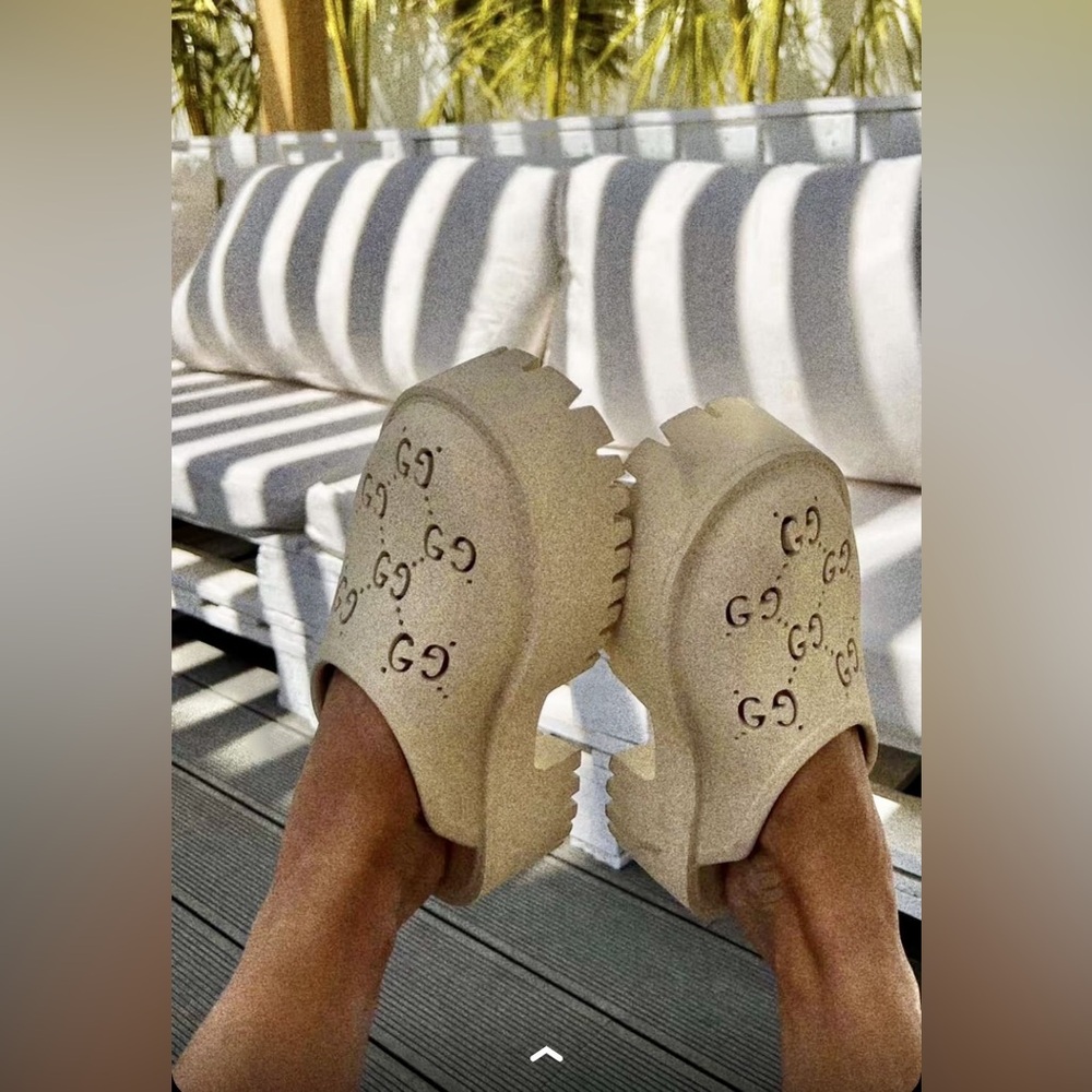 Authentic Gucci platform slides , rubber sandals size 37